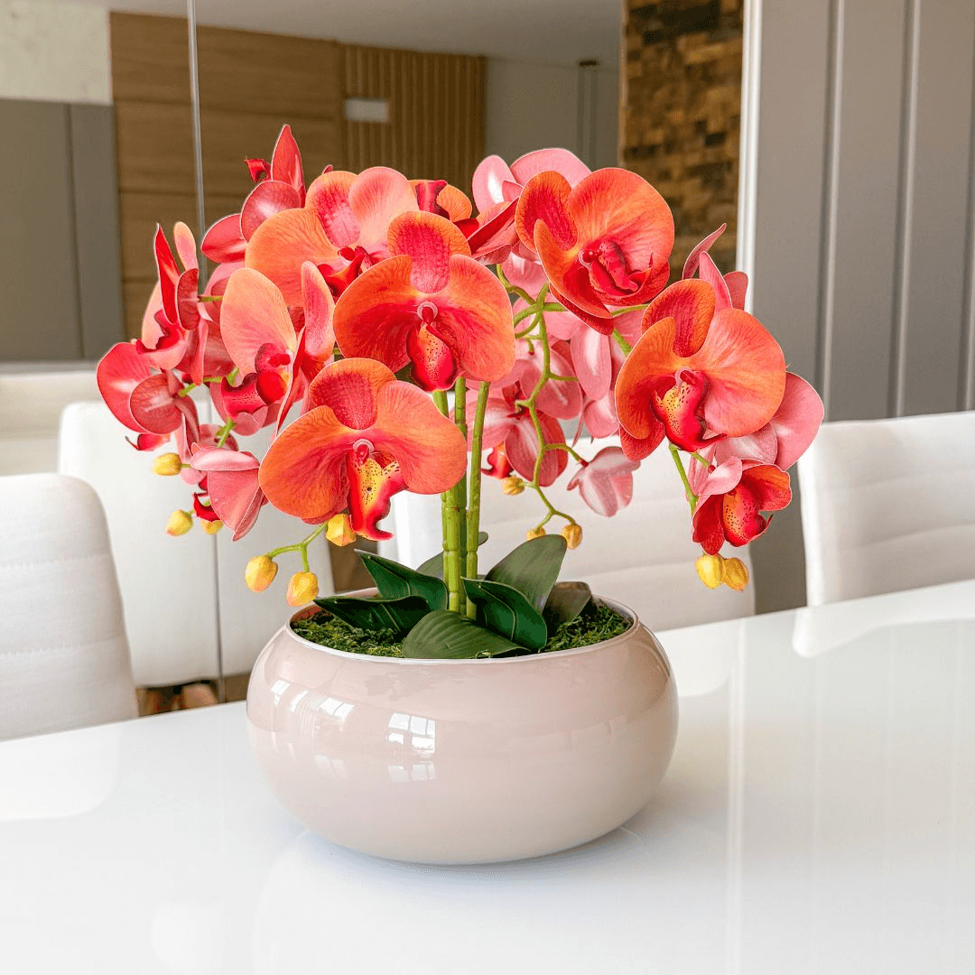 ARRANJO DE ORQUÍDEA LARANJA COM VASO DE VIDRO FENDI FERNANDA 22 CM