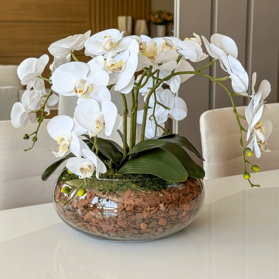 ARRANJO DE ORQUÍDEA BRANCA COM VASO DE VIDRO INCOLOR BEATRIZ